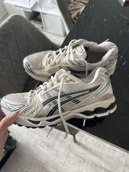 Кросівки ASICS білі