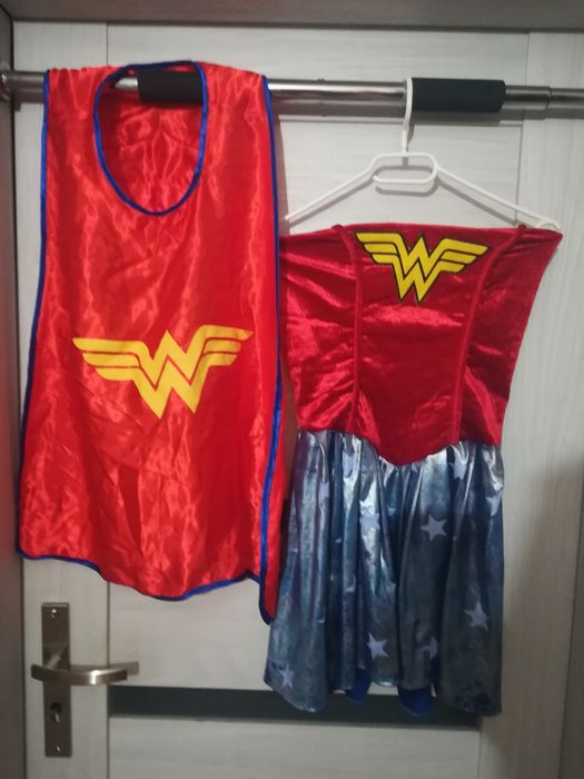 Przebranie strój kostium Wonder Woman z peleryna 125-150cm