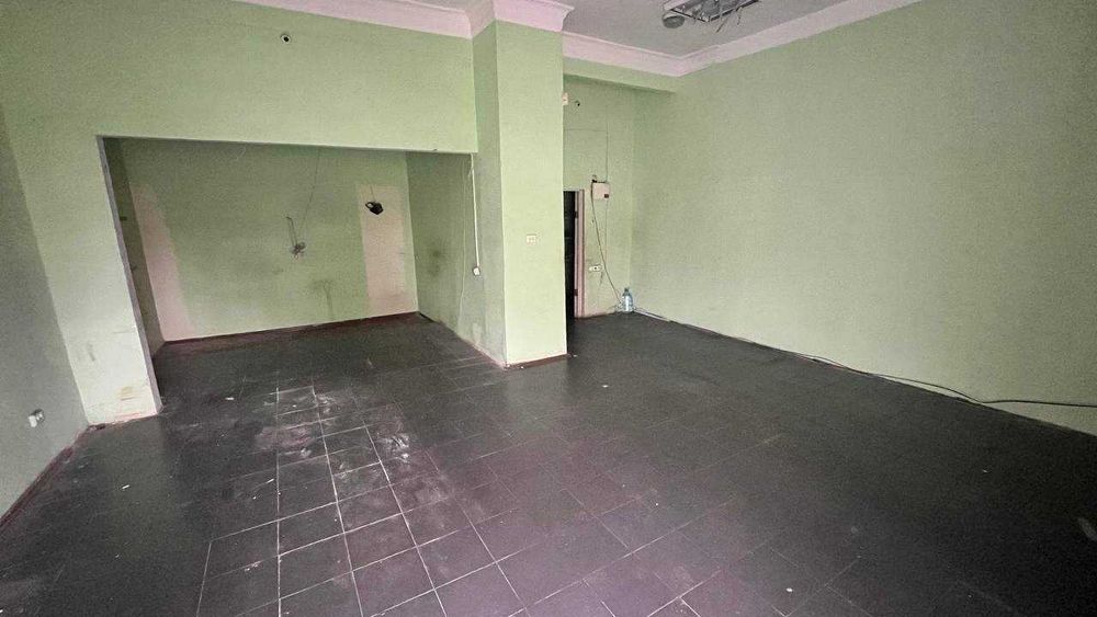 Здається в оренду приміщення на Червоній лінії біля зупинки!