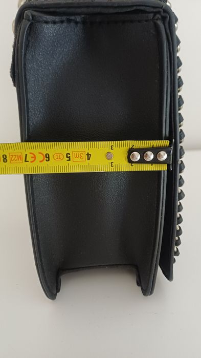 Mala preta com corrente (primark)