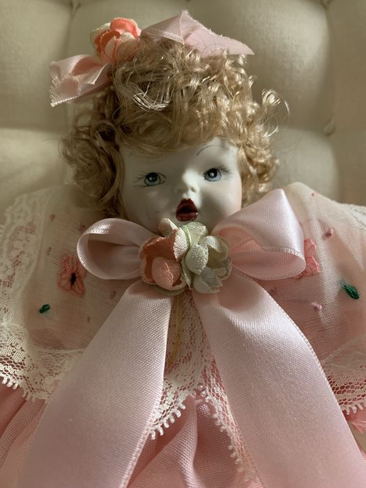 Boneca porcelana - 25 cm