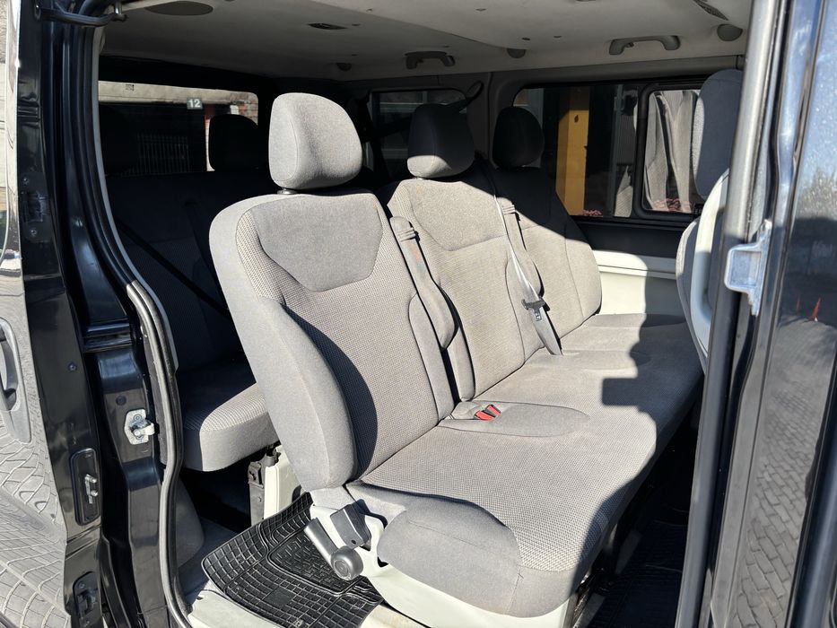 Opel Vivaro 2,5D пасажир автомат
