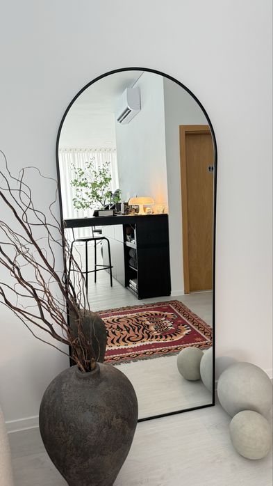 Espelho de parede em metal preto