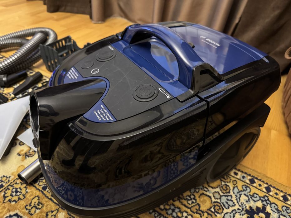 Миючий пилосос з аквафільтром Bosch BWD41700