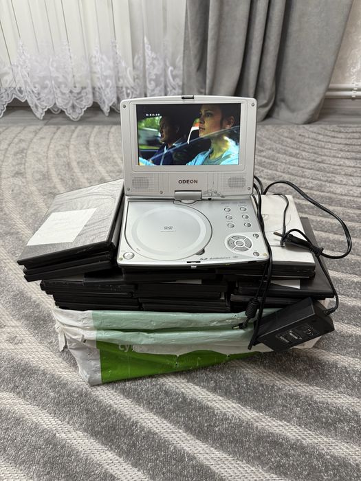 Портативний DVD-плеєр 7” TFT Monitor + диски з серіалами в подарунок
