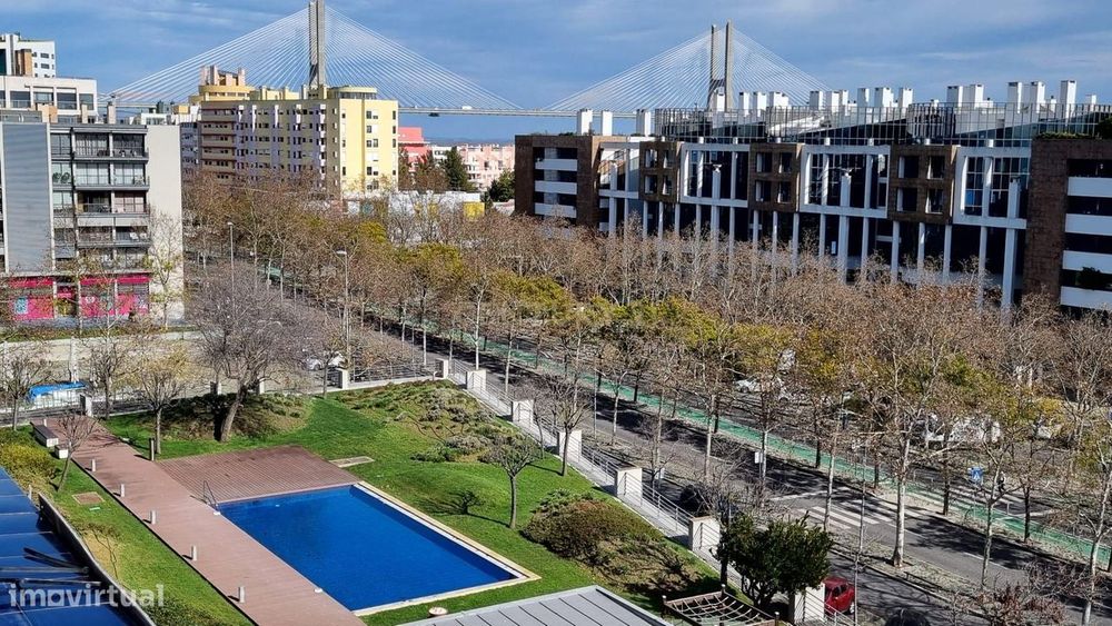 Apartamento T4 com Vista Panorâmica e Piscina no Parque das Nações, Li