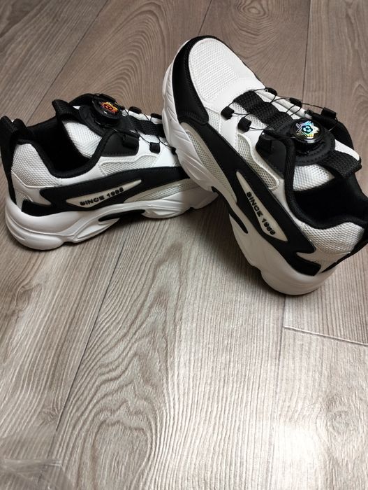 Продам кросівки нові