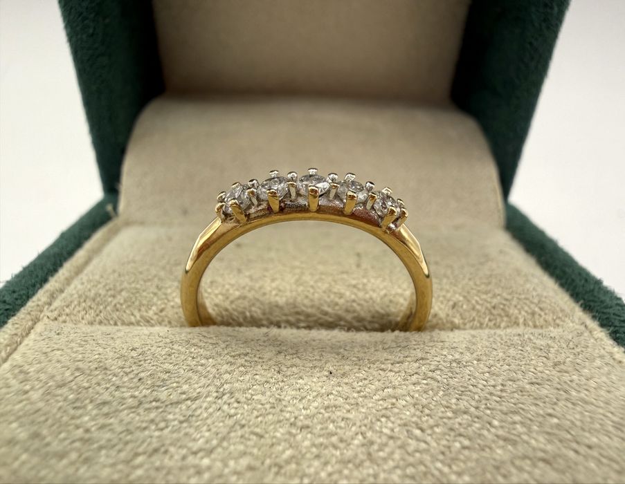 Złoty pierścionek z diamentami 0,25ct