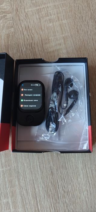 Мультифункціональний MP3/MP4 плеєр з Bluetooth, FM-радіо, диктофоном та камерою