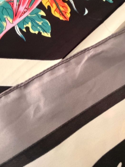 Платок Gucci Flowers Black Grey 90см Silk НОВЫЙ
