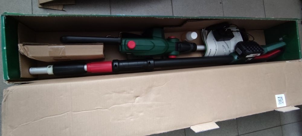 Piła akumulatorowa Bosch Universal Pole 18V na wysięgniku gałęziówka