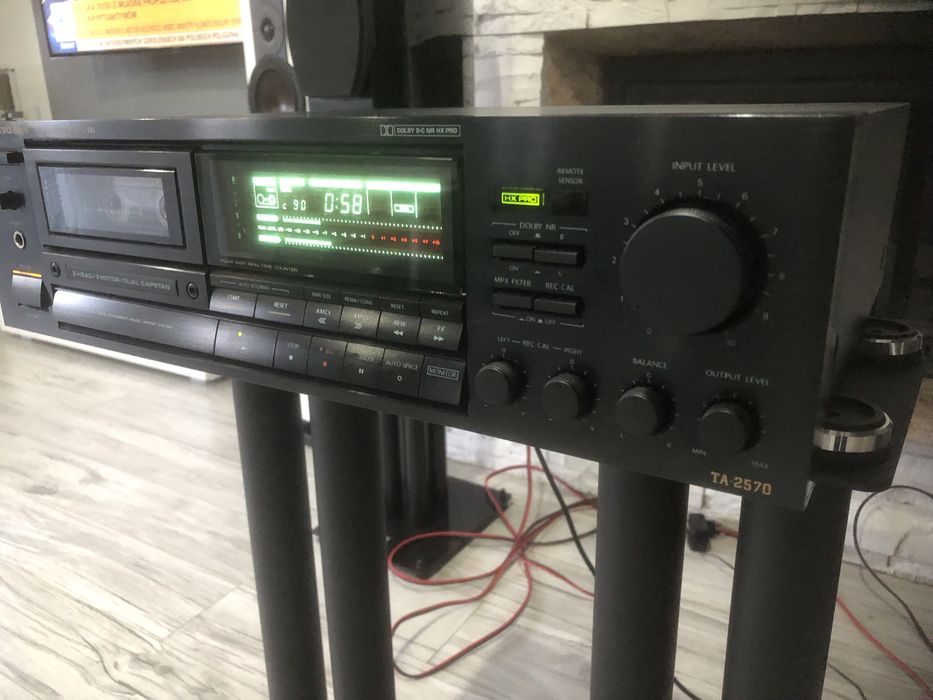 Magnetofon Onkyo Integra TA-2570