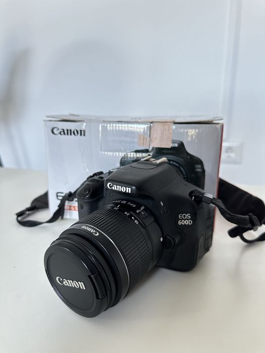 Продам фотоапарат  Canon 600d+обʼєктив 18-55