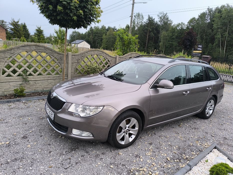 Skoda superb  benzyna 2010 serwisowana książka serwisowa