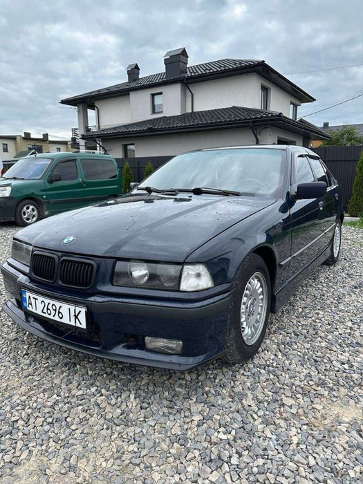 Продам легендарну бмв мотор супер ходова частина в доброму стані 2 комплекта дисків зимова резина газ 4 покоління вписаний