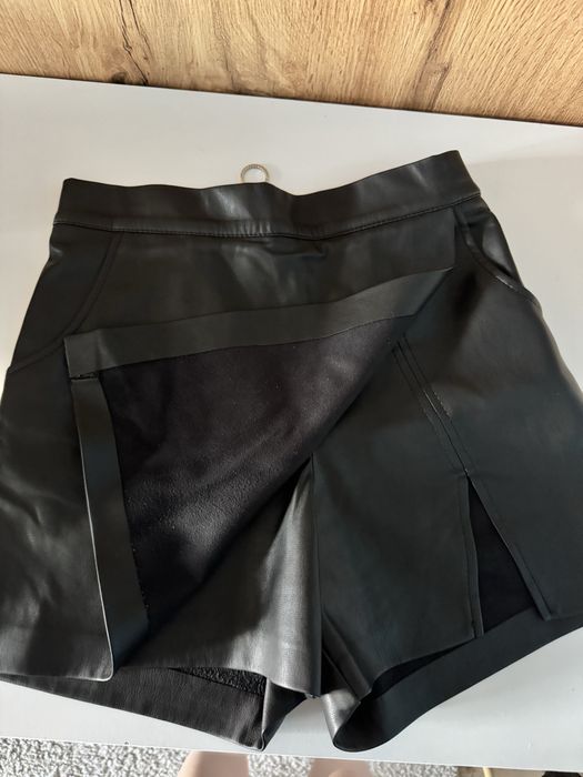 Кожаные шорты черные