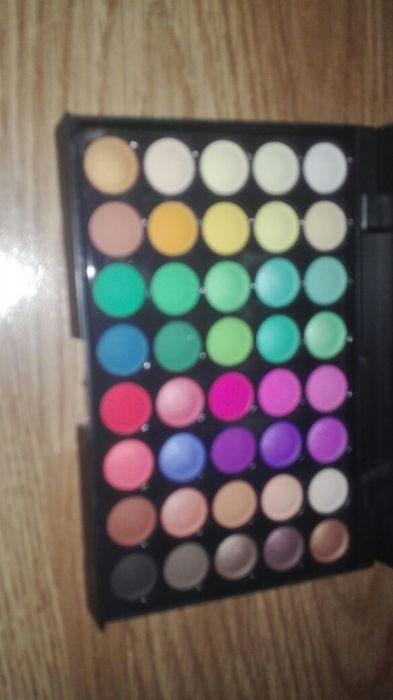 Lindas paletas,primark entre outras...