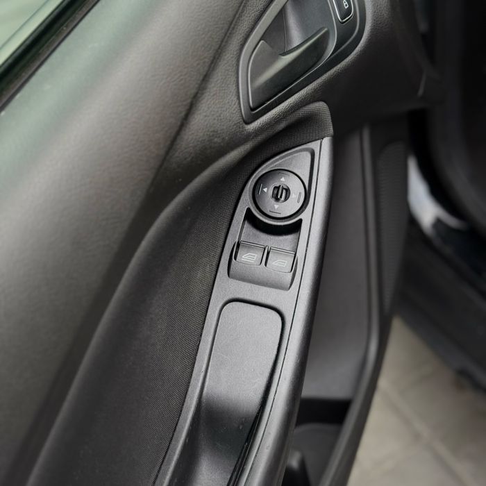 Ford Focus 2016 року, 2.0 бензин, автомат, чорний колір