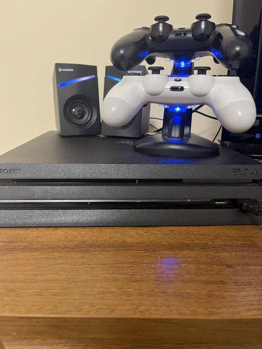 ps 4 pro на 1 тб в хорошому стані ціль продажі хочу перейти на пк