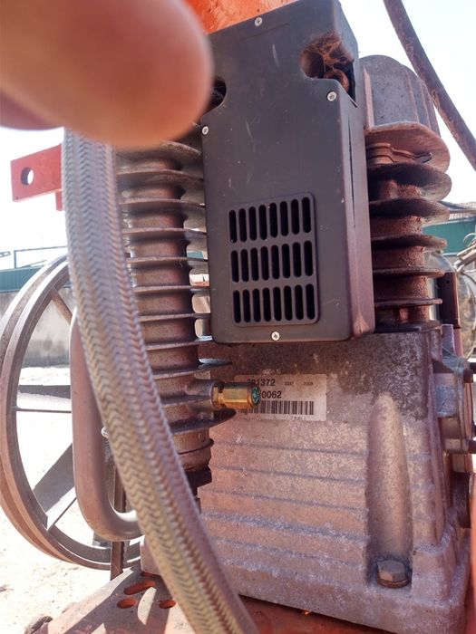 Compressor de Poda 300 L com Tesoura e 4 Saídas
