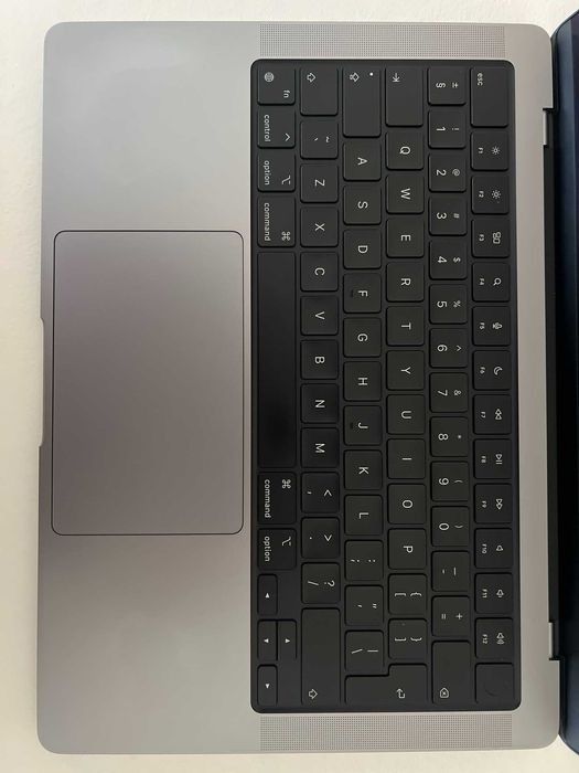 MacBook Pro M2 16GB 1TB