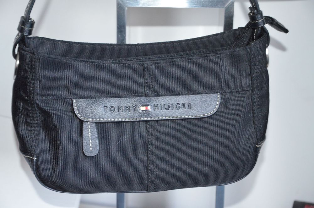 torebka na ramię Tommy Hilfiger czarna mała