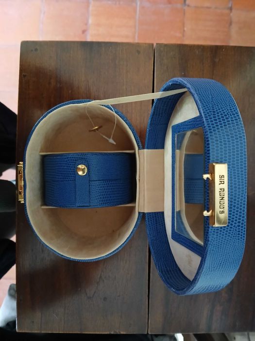 Porta jóias em pele dom chave,da marca Sir Rondo's. Excelente estado