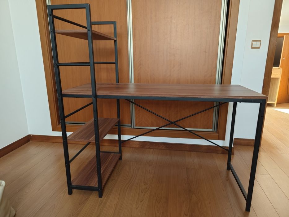 Secretaria com estante