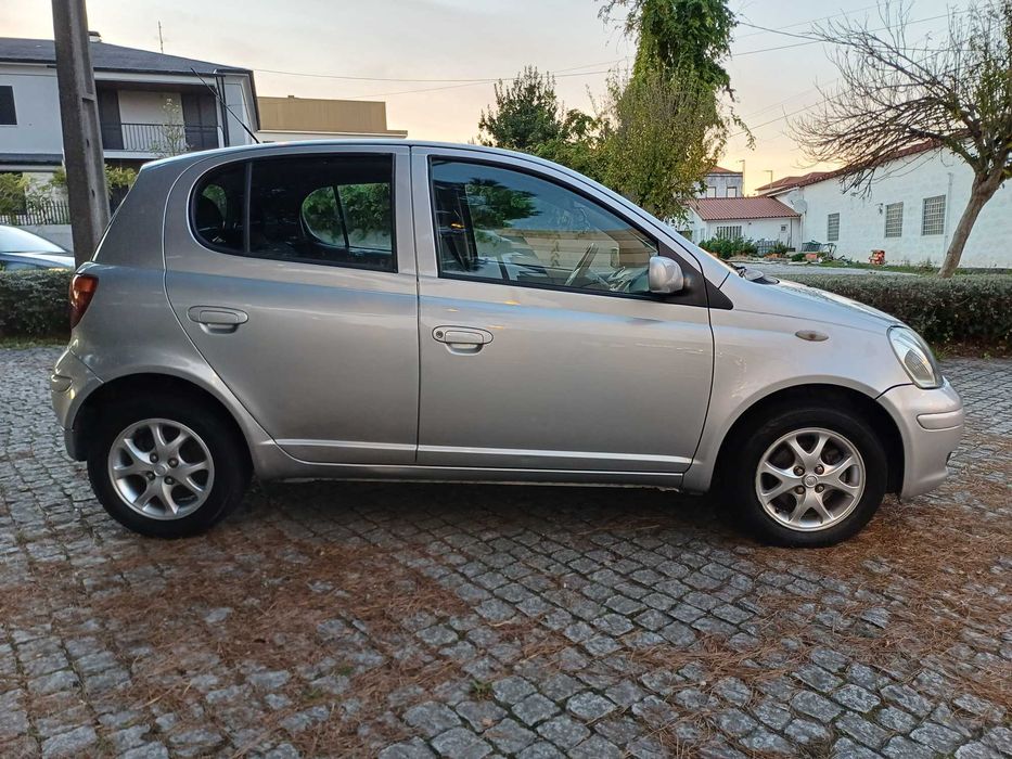 Toyota Yaris 1.0 vvti sol impecável