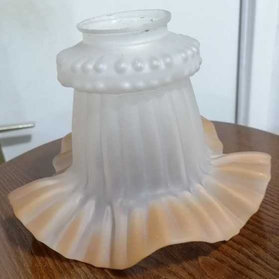 Tulipa em vidro fosco branco e castanho claro