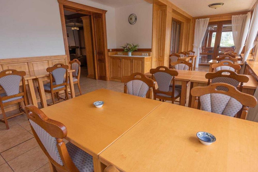 Продається будинок у серці Карпат зі СПА та критим басейном