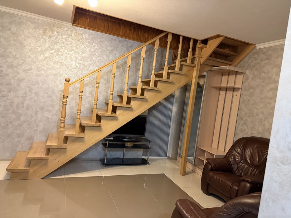 Здам в оренду двох рівневу квартиру з гаражем