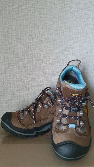 Продам туристические кроссовки KEEN р.37