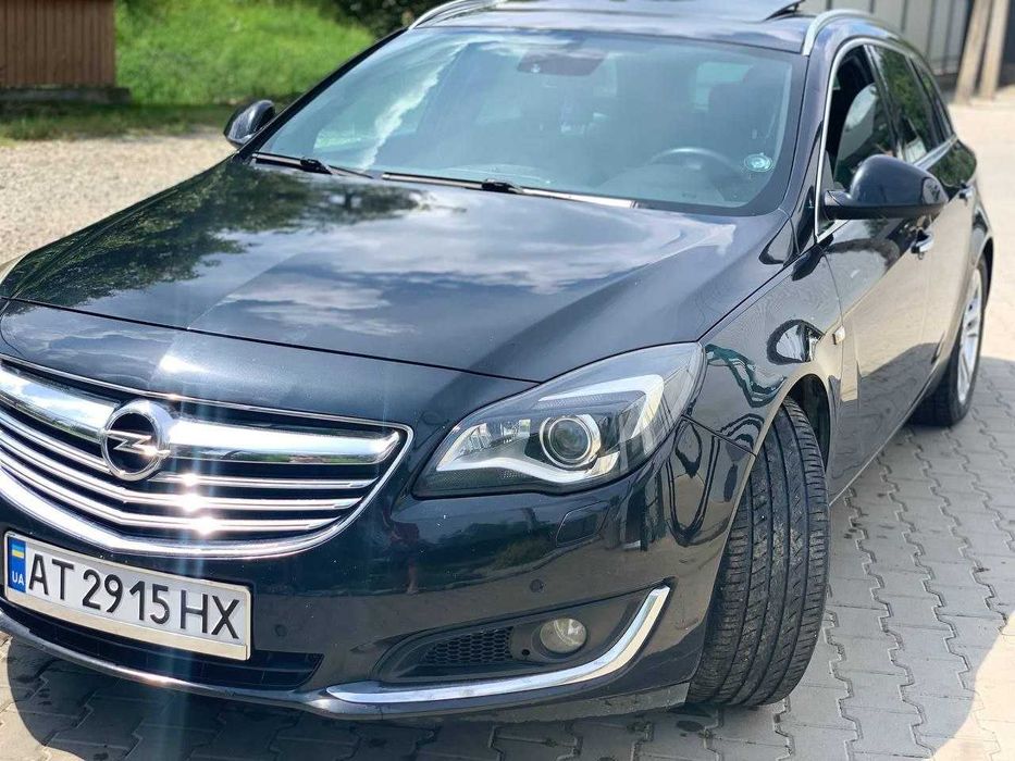 Автомобіль Інсігнія 2013