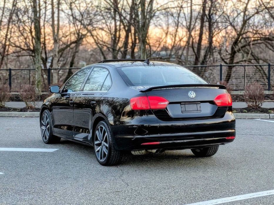 Volkswagen Jetta      2013