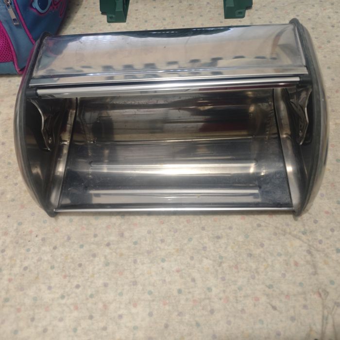 Caixa de pão como nova