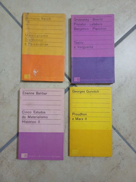 Varios livros para desocupar