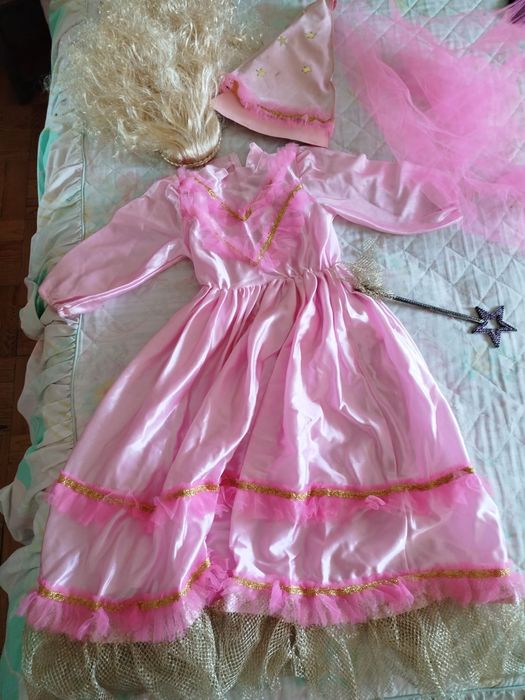 Vestido de Carnaval Princesa . Tamanho 2. Cor de rosa. Usado