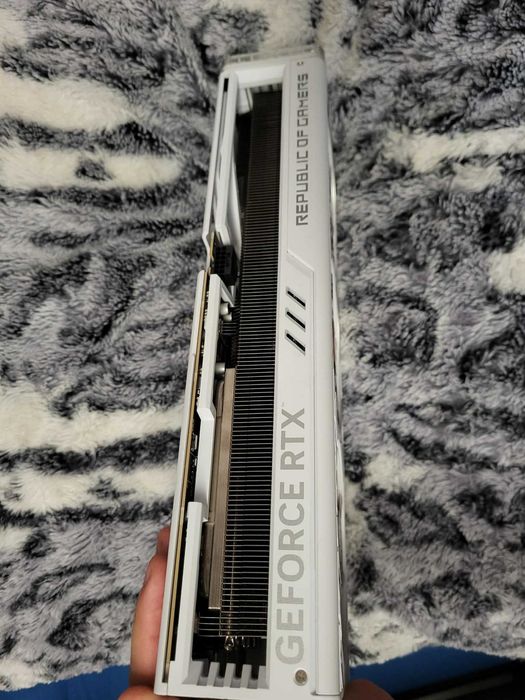RTX 4090 ASUS Rog Strix OC White Edition 24GB VRAM