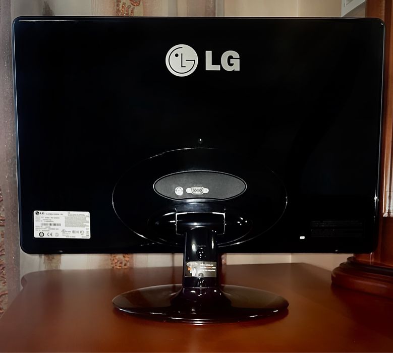 Монітор LG Flatron E2250S