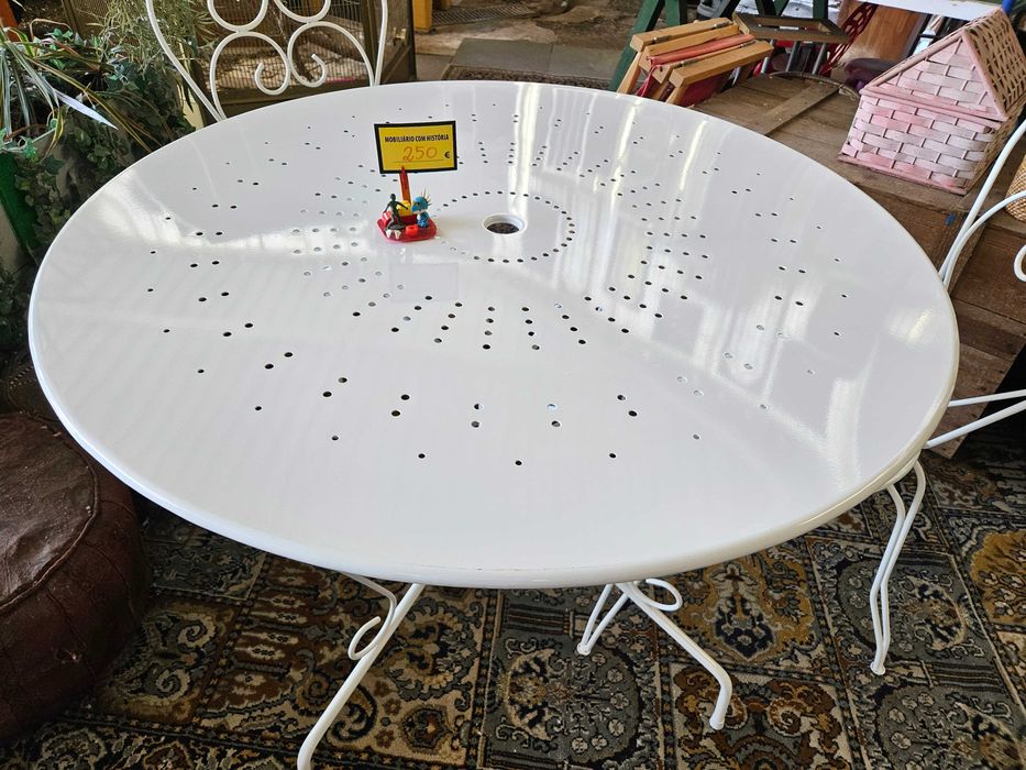 Conjunto de Jardim - Mesa e duas cadeiras - Tudo como novo
