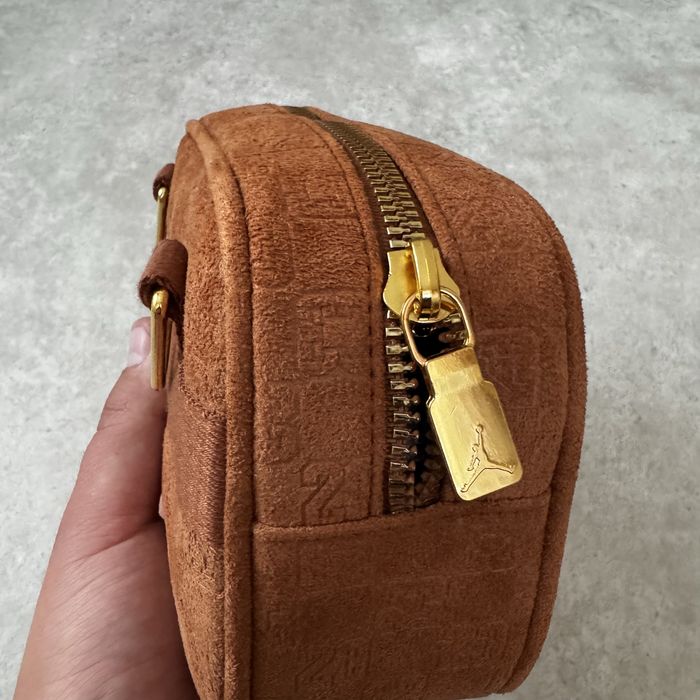 Сумка Nike Air Jordan Jam Suede Monogram Camera Bag 1.5L