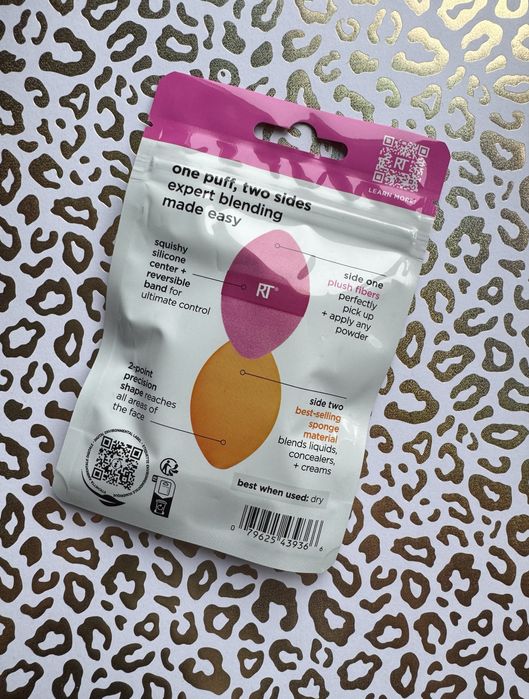 Real Techniques miracle 2-in-1 powder puff for powder and liquid