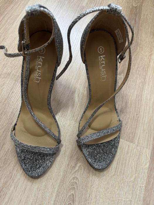 Босоніжки сріблясті