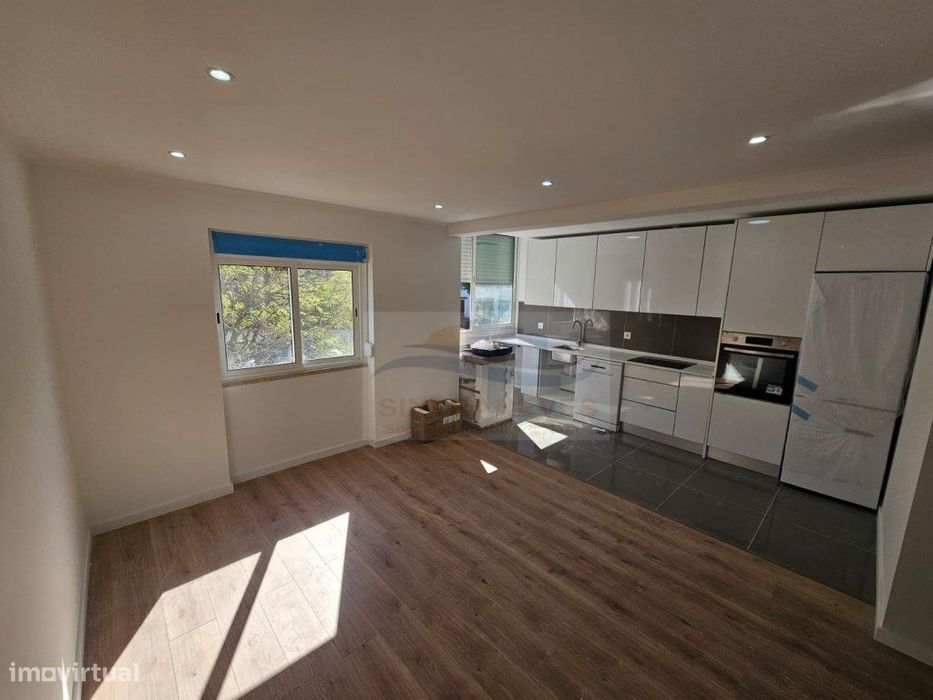 T2 Totalmente Remodelado | Venteira, Amadora
