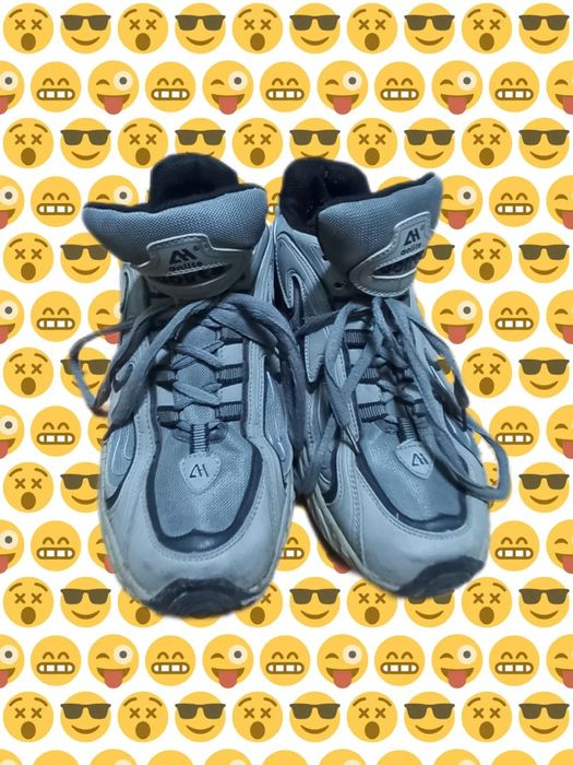 Кросівки б/у розмір 40