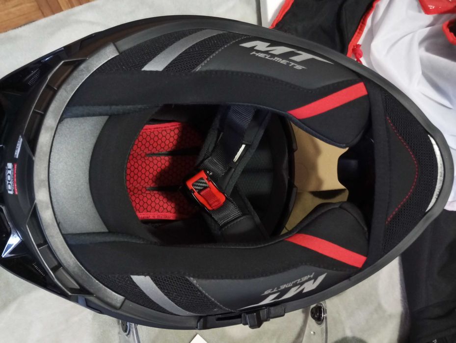 Capacete MT Thunder 4