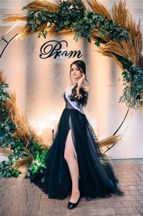 Вечірню сукню,у хорошому стані одягали один раз