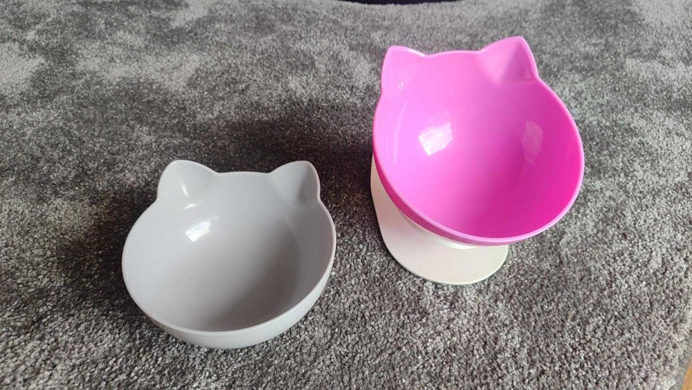 Conjunto de comedouro e bebedouro com design divertido; cabeça de gato