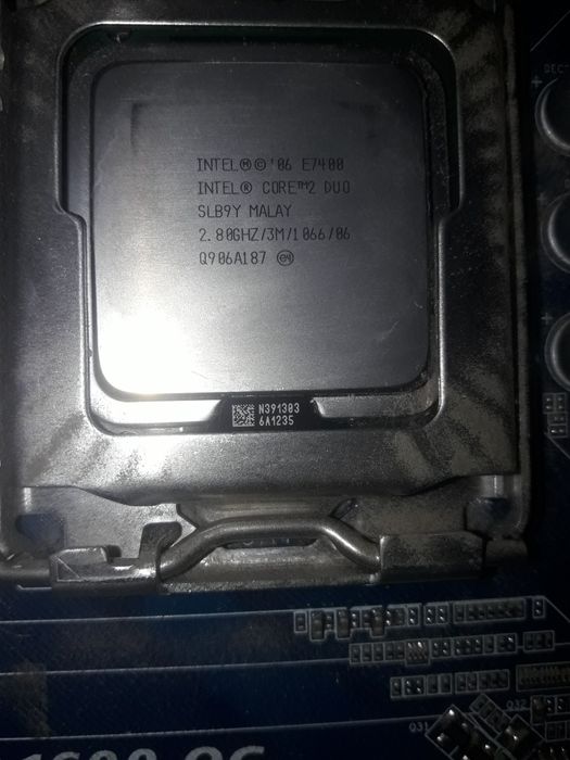 Ma plata ga-ep43-ds3 gigabyte procesor core 2 duo